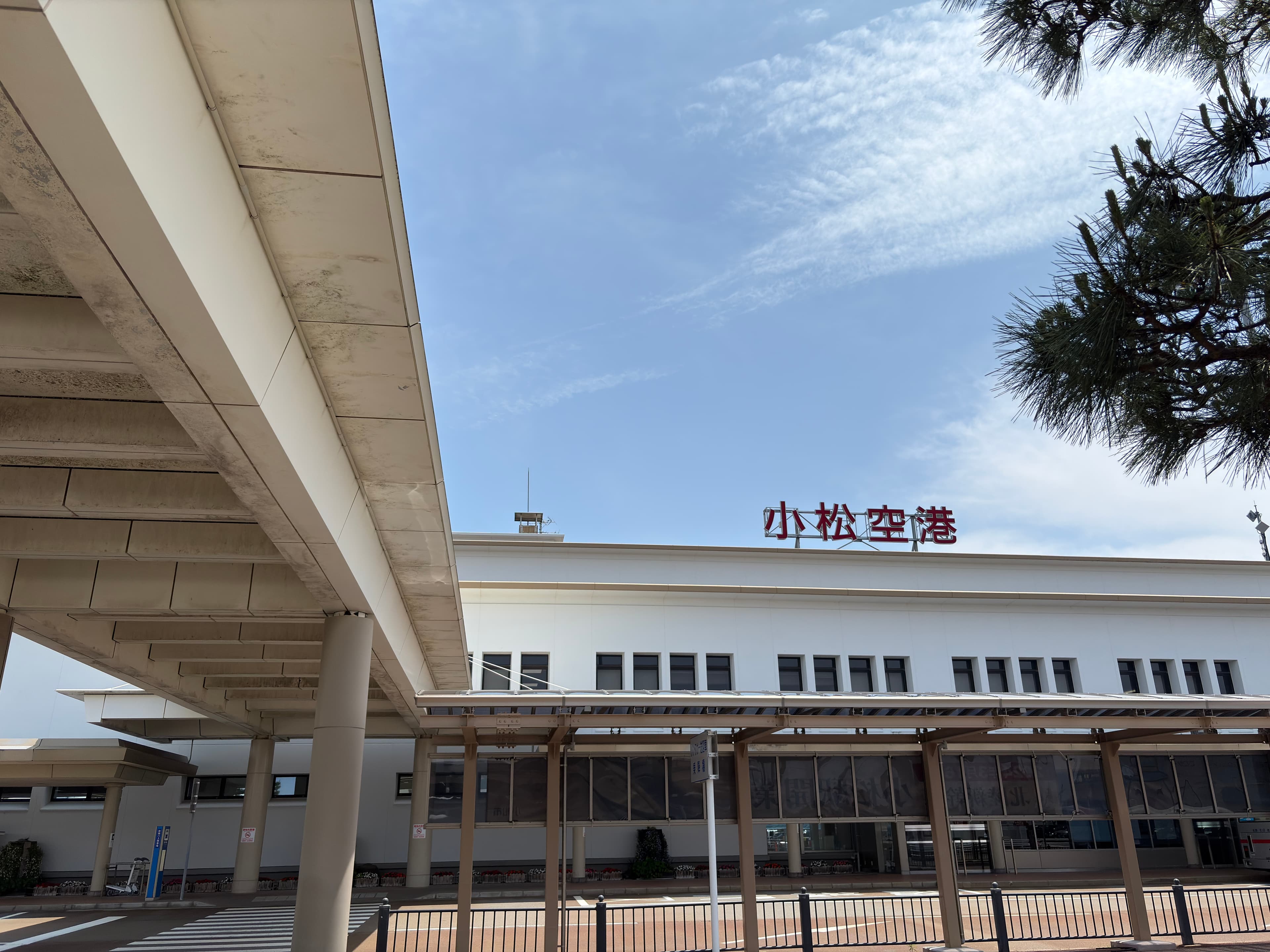 北陸新幹線か、飛行機か。福井県民が「小松空港」を選ぶべき合理的な理由とコスト検証(2026年版)